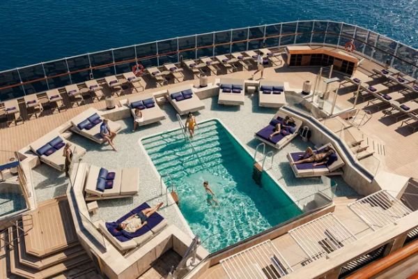 EXPLORA II - Atoll Pool and Bar