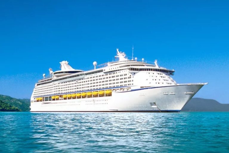 האנייה Adventure of the Seas